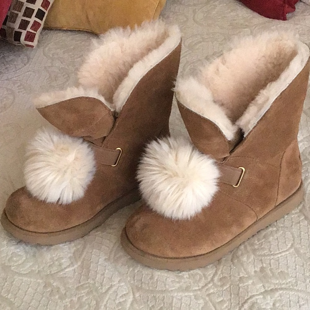 Very cute, size girl’s 4 UGGS